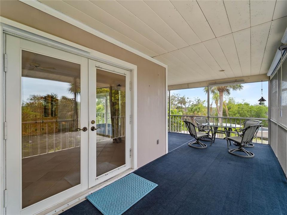 For Sale: $420,000 (3 beds, 3 baths, 1295 Square Feet)