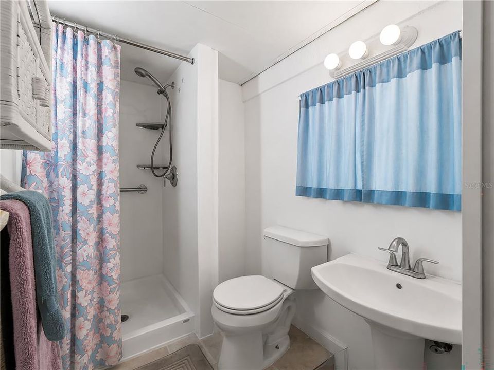 For Sale: $420,000 (3 beds, 3 baths, 1295 Square Feet)