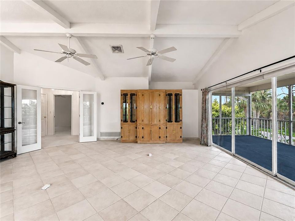 For Sale: $420,000 (3 beds, 3 baths, 1295 Square Feet)