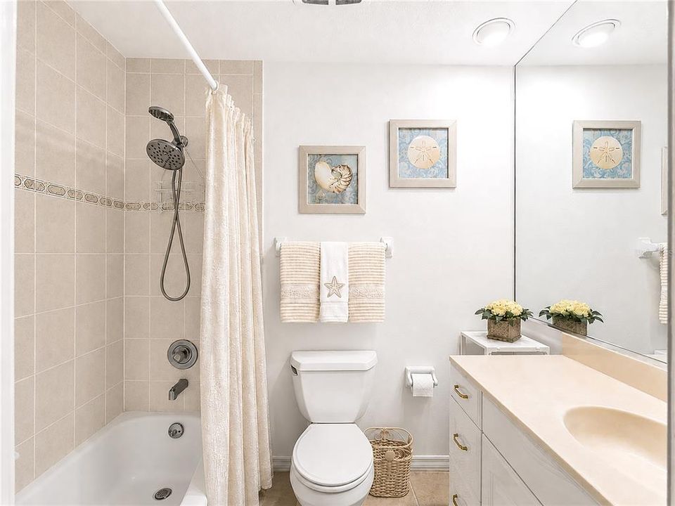 For Sale: $420,000 (3 beds, 3 baths, 1295 Square Feet)
