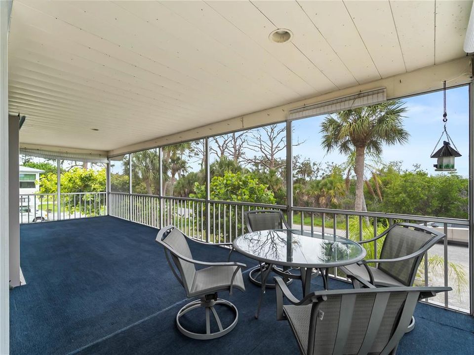 For Sale: $420,000 (3 beds, 3 baths, 1295 Square Feet)