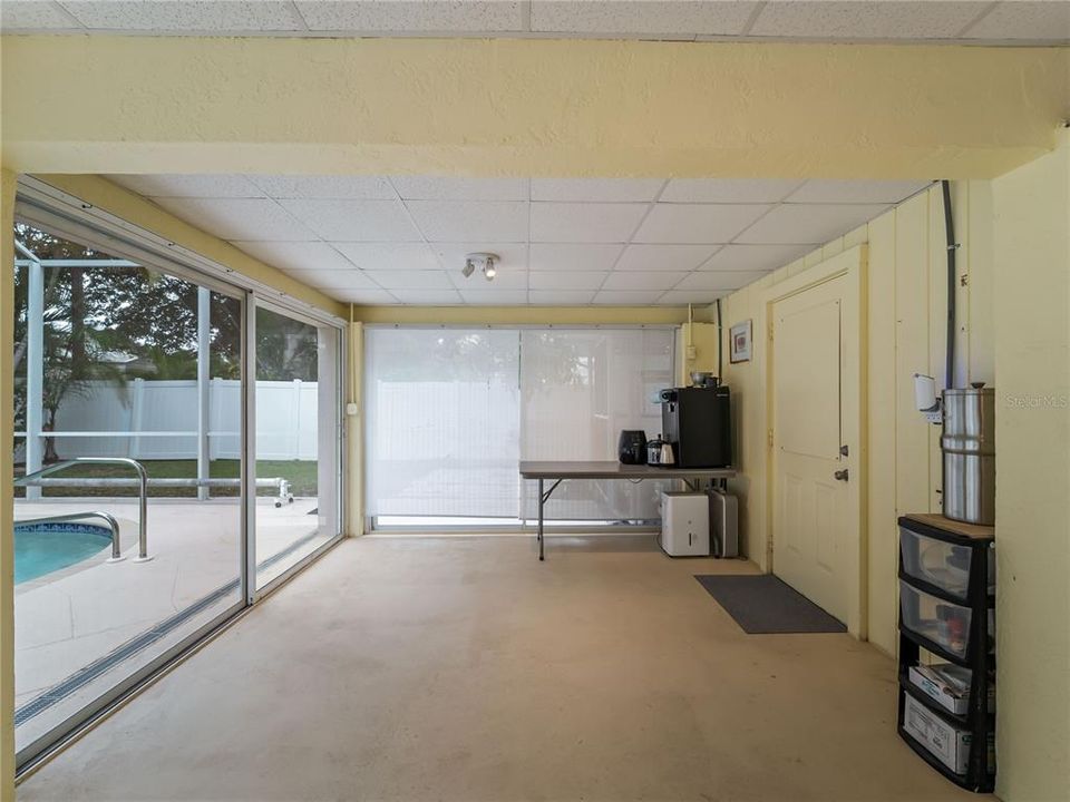 For Sale: $420,000 (3 beds, 3 baths, 1295 Square Feet)