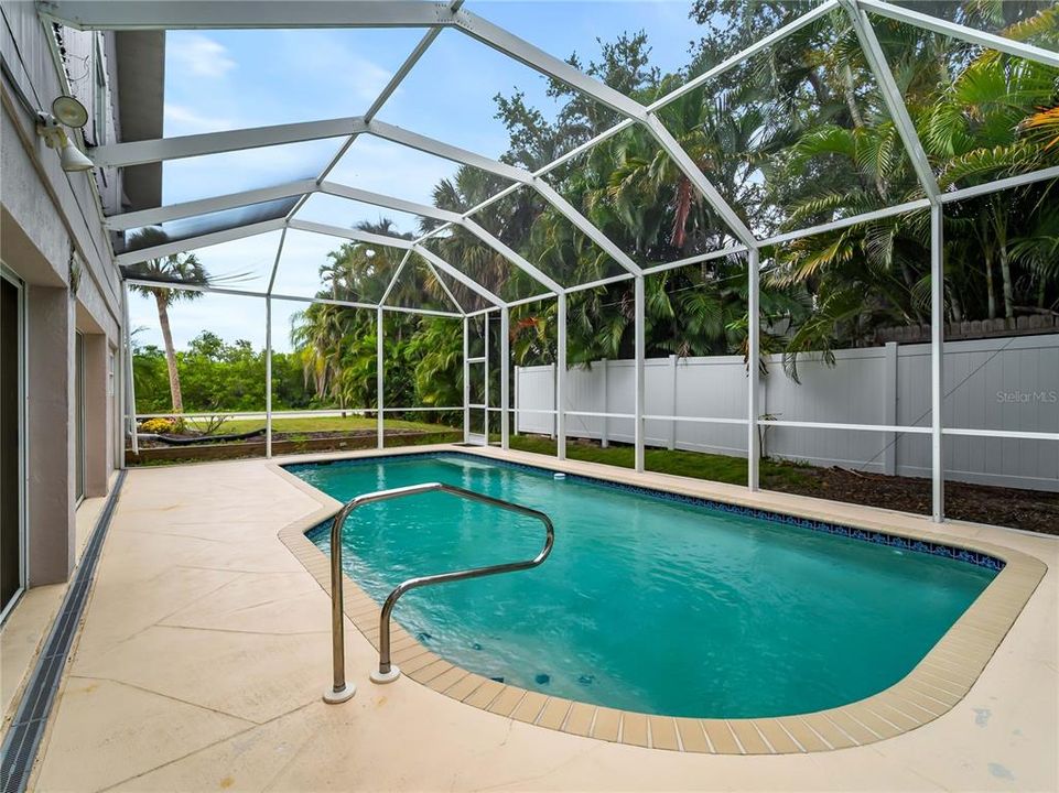 For Sale: $420,000 (3 beds, 3 baths, 1295 Square Feet)