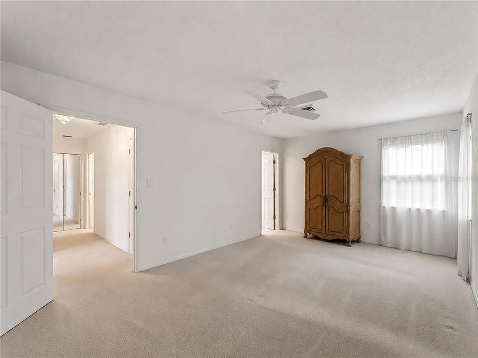 For Sale: $420,000 (3 beds, 3 baths, 1295 Square Feet)