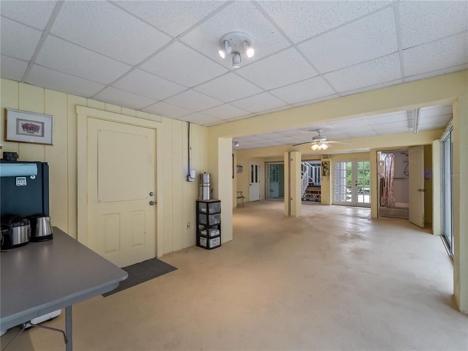 For Sale: $420,000 (3 beds, 3 baths, 1295 Square Feet)
