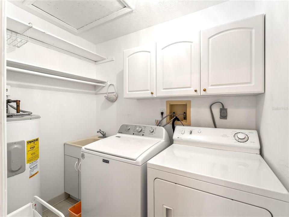 For Sale: $420,000 (3 beds, 3 baths, 1295 Square Feet)