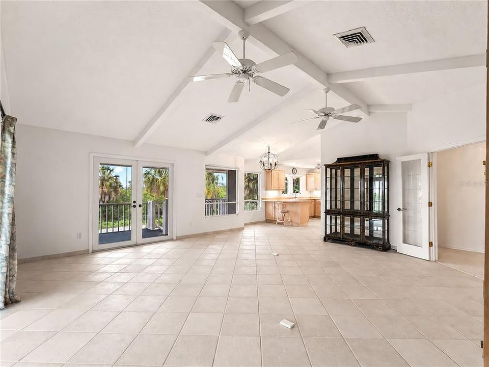 For Sale: $420,000 (3 beds, 3 baths, 1295 Square Feet)