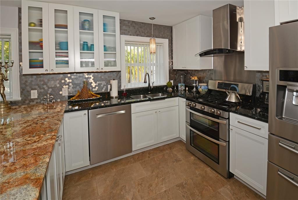 В аренду: $4,500 (3 спален, 2 ванн, 2324 Квадратных фут)