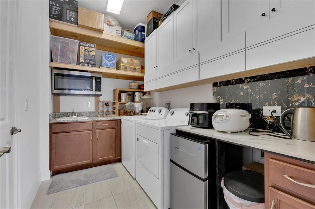 В аренду: $2,300 (2 спален, 2 ванн, 1624 Квадратных фут)