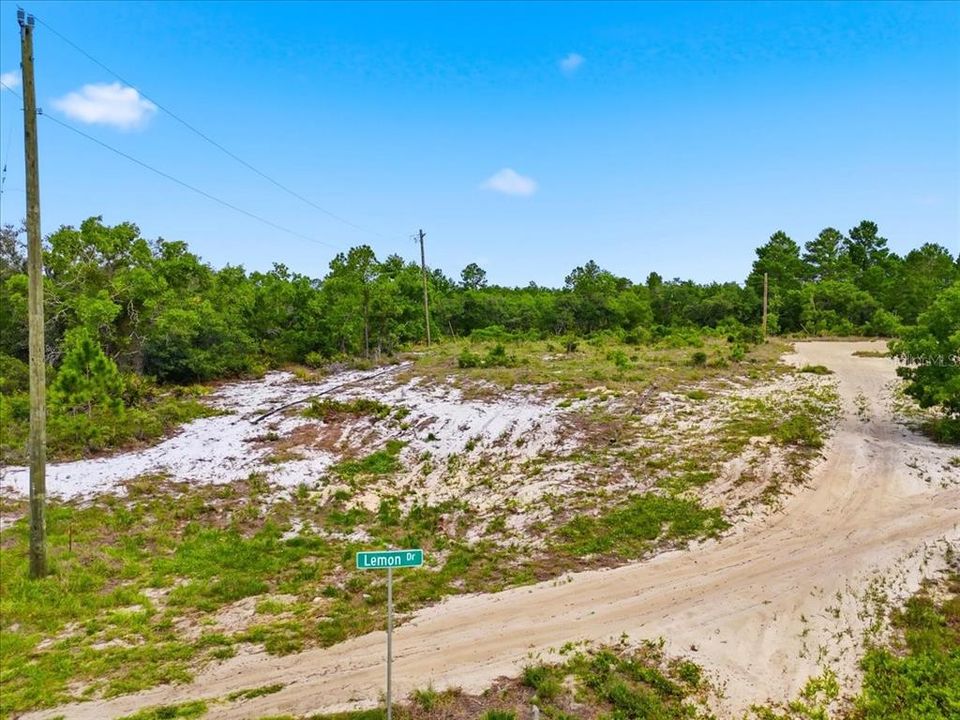 На продажу: $37,000 (0.67 acres)