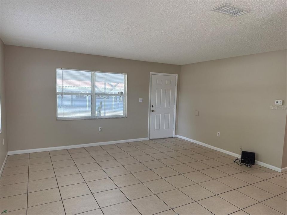 For Rent: $1,195 (2 beds, 1 baths, 900 Square Feet)