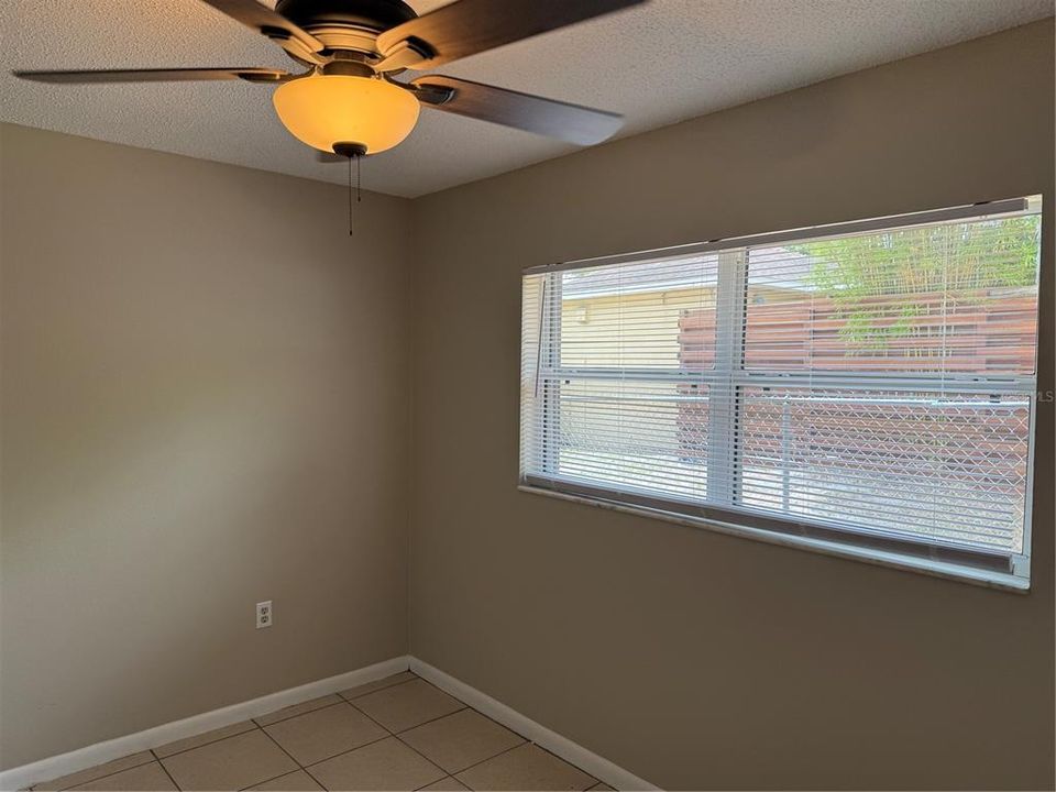 For Rent: $1,195 (2 beds, 1 baths, 900 Square Feet)
