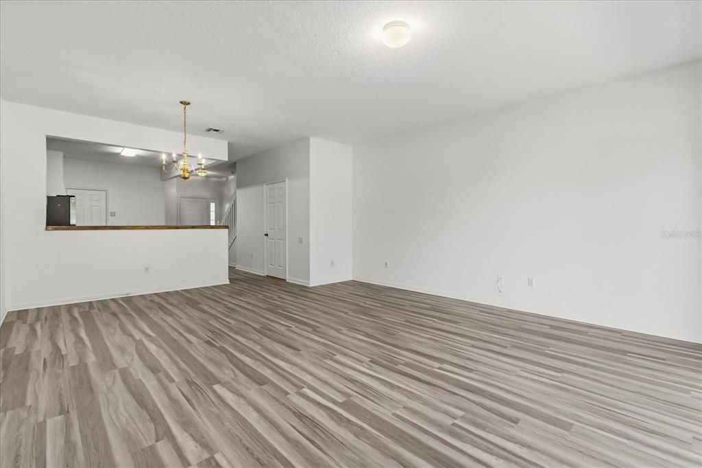 For Rent: $2,150 (3 beds, 2 baths, 1687 Square Feet)