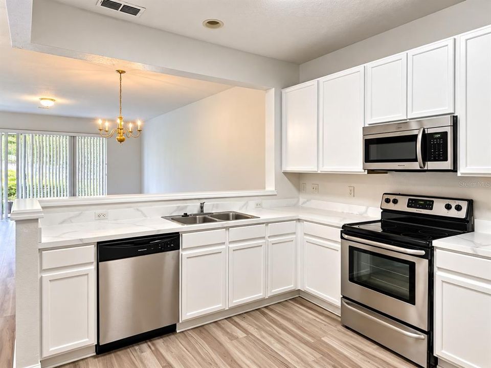 For Rent: $2,150 (3 beds, 2 baths, 1687 Square Feet)