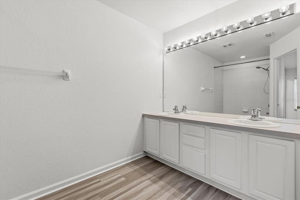 For Rent: $2,150 (3 beds, 2 baths, 1687 Square Feet)