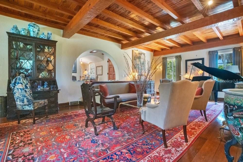 For Sale: $3,999,000 (5 beds, 4 baths, 5170 Square Feet)