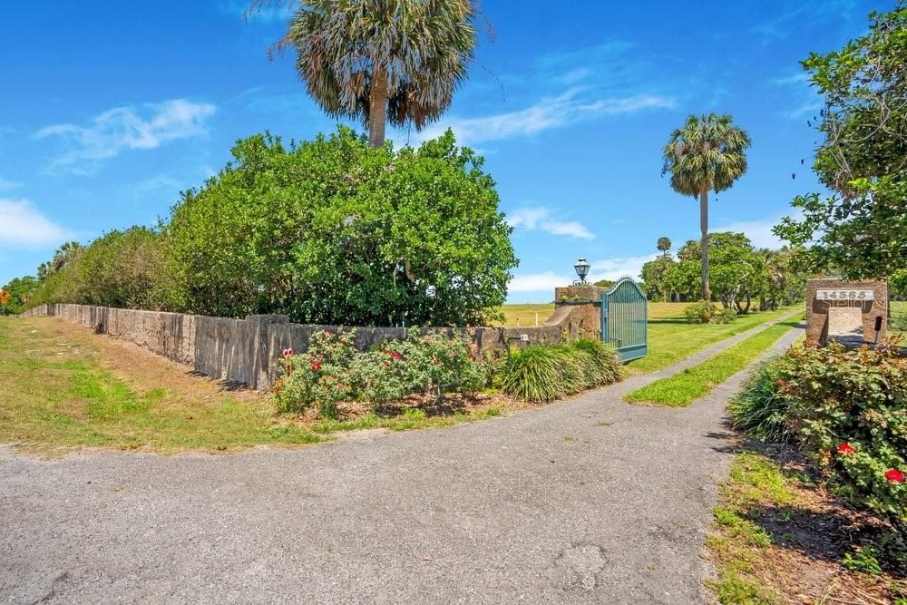 For Sale: $3,999,000 (5 beds, 4 baths, 5170 Square Feet)