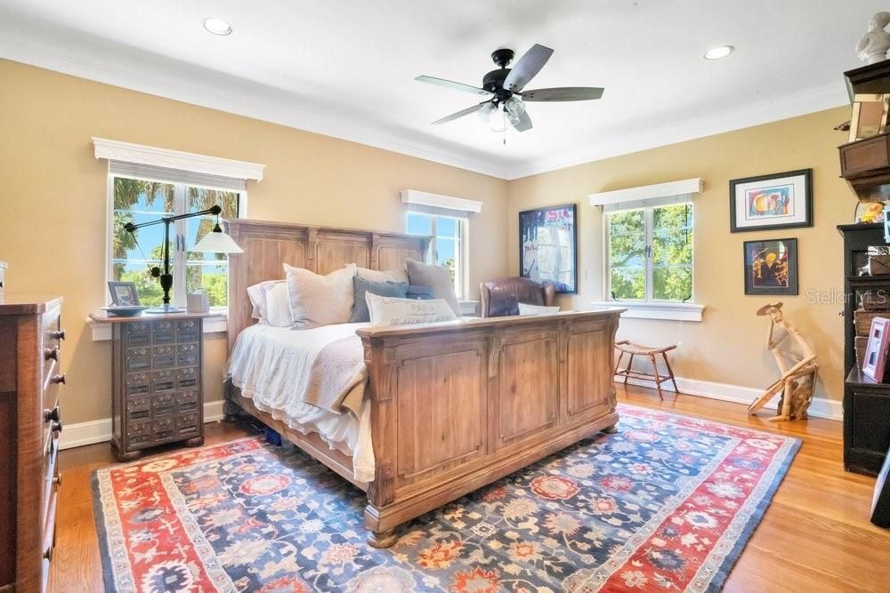 For Sale: $3,999,000 (5 beds, 4 baths, 5170 Square Feet)