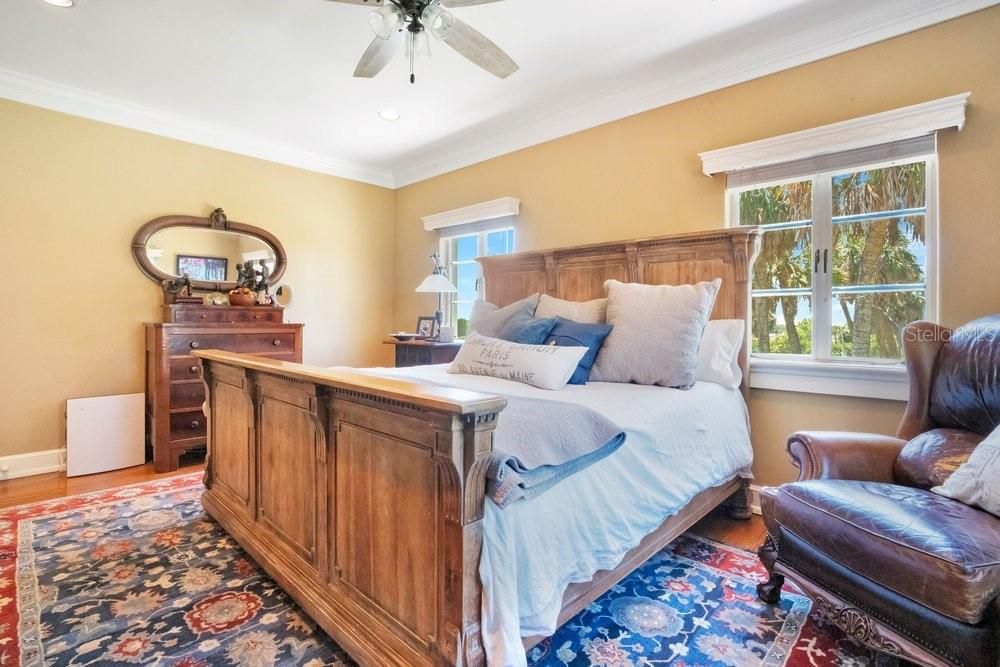 For Sale: $3,999,000 (5 beds, 4 baths, 5170 Square Feet)