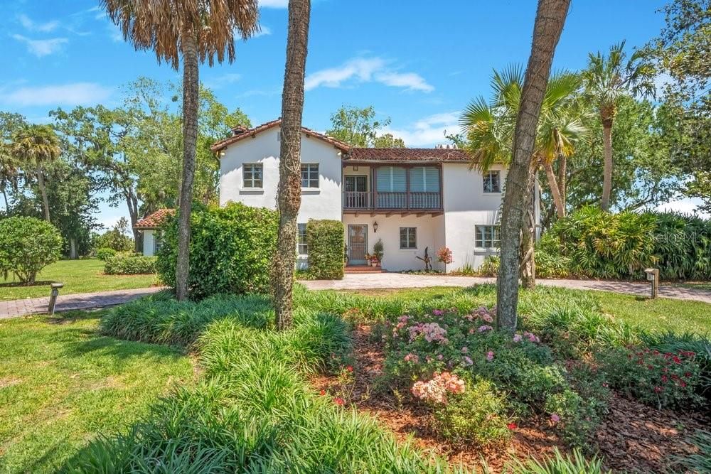 For Sale: $3,999,000 (5 beds, 4 baths, 5170 Square Feet)