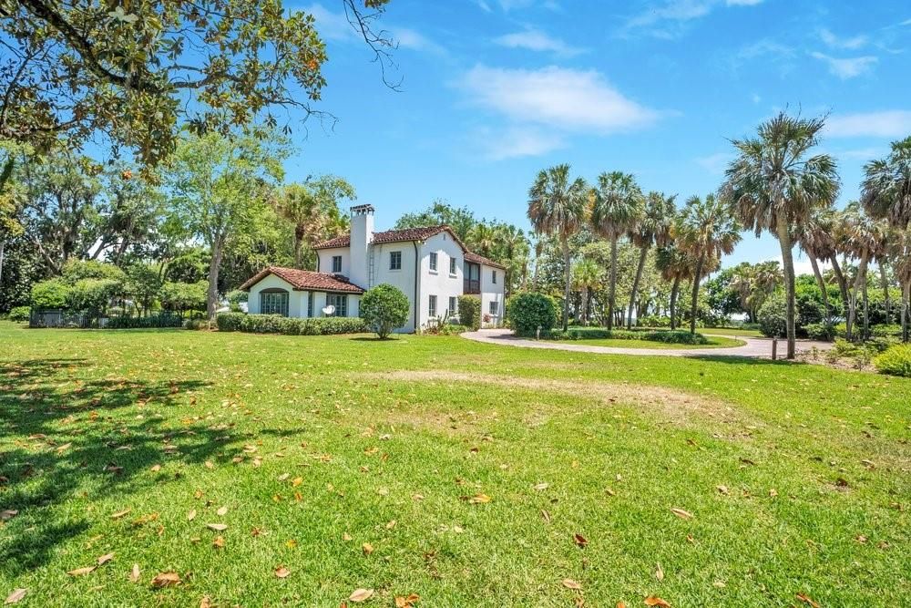 For Sale: $3,999,000 (5 beds, 4 baths, 5170 Square Feet)