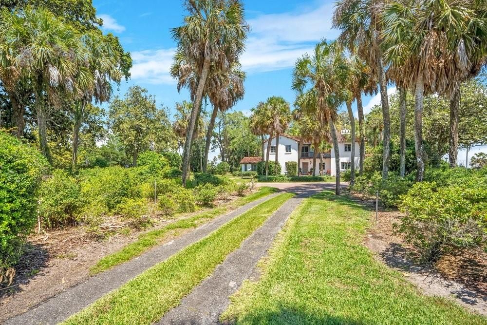 For Sale: $3,999,000 (5 beds, 4 baths, 5170 Square Feet)