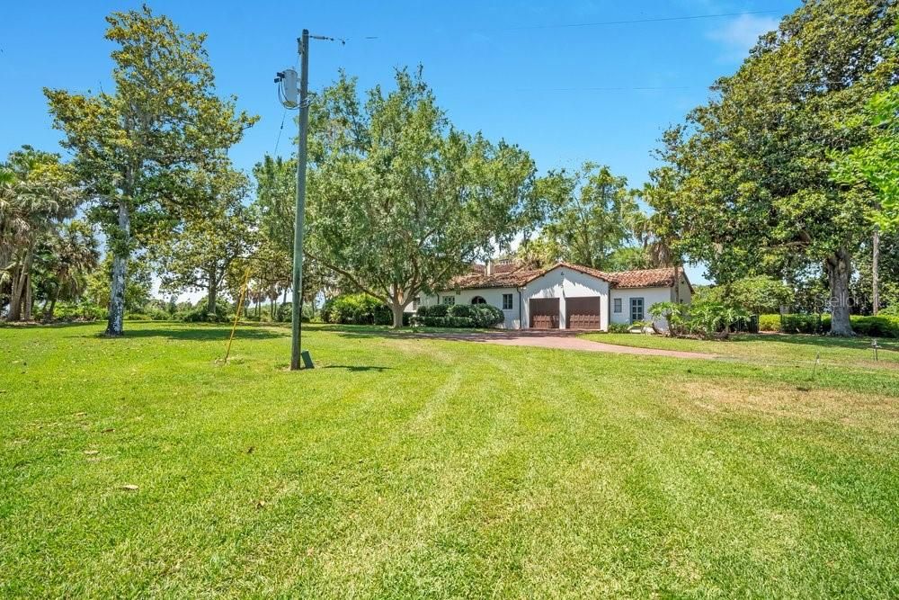 For Sale: $3,999,000 (5 beds, 4 baths, 5170 Square Feet)