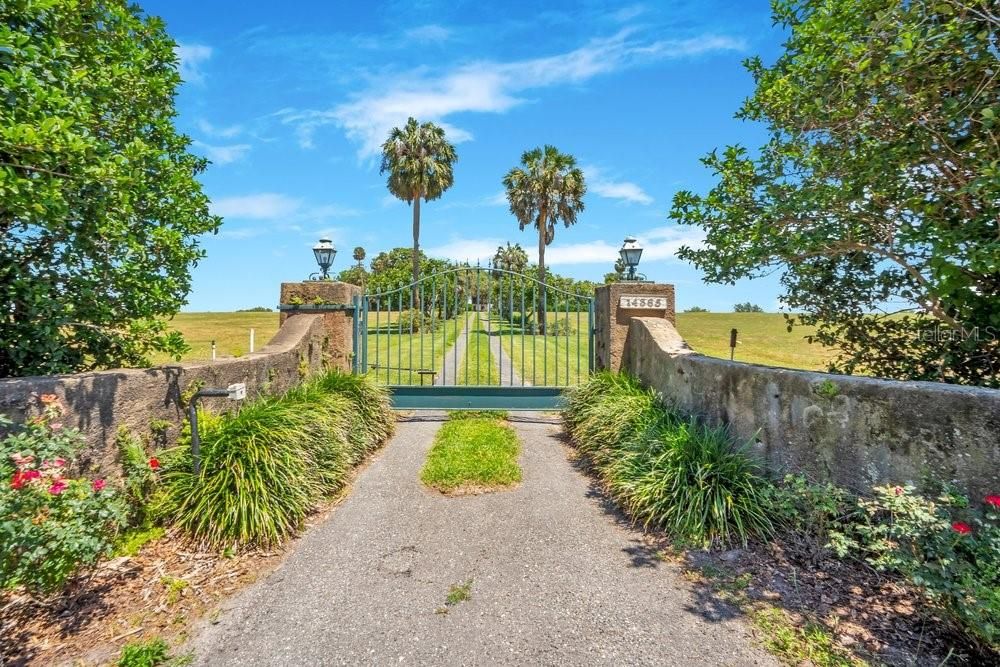For Sale: $3,999,000 (5 beds, 4 baths, 5170 Square Feet)