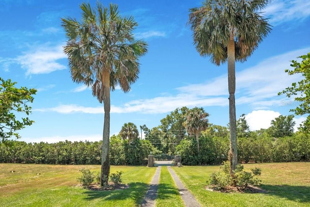 For Sale: $3,999,000 (5 beds, 4 baths, 5170 Square Feet)