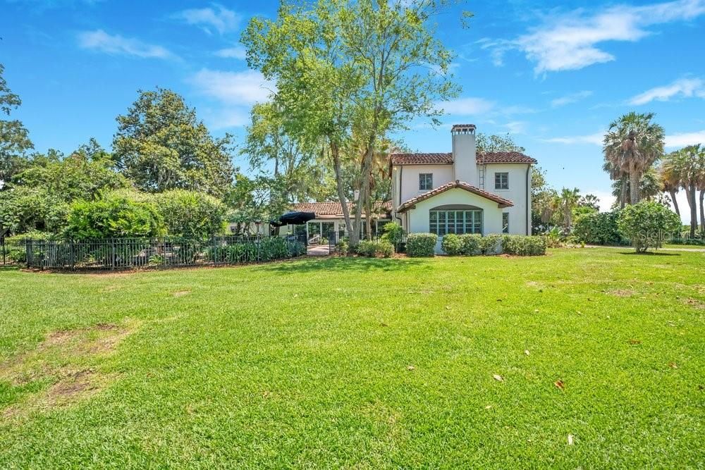 For Sale: $3,999,000 (5 beds, 4 baths, 5170 Square Feet)