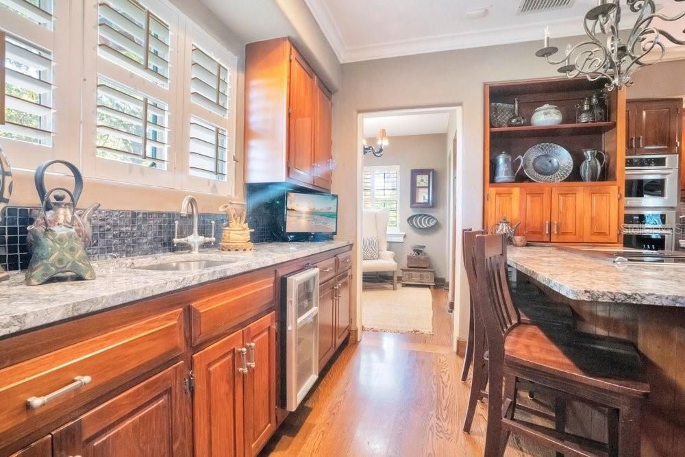 For Sale: $3,999,000 (5 beds, 4 baths, 5170 Square Feet)