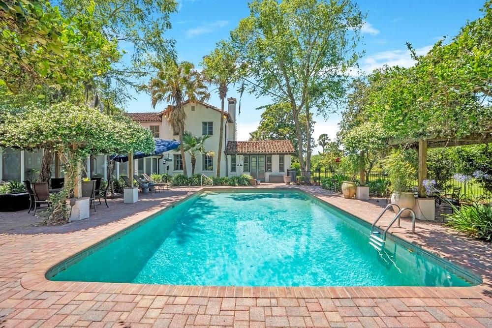 For Sale: $3,999,000 (5 beds, 4 baths, 5170 Square Feet)
