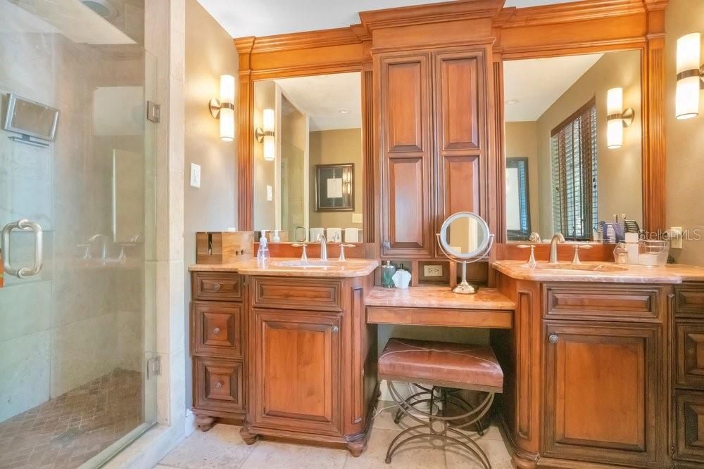 For Sale: $3,999,000 (5 beds, 4 baths, 5170 Square Feet)