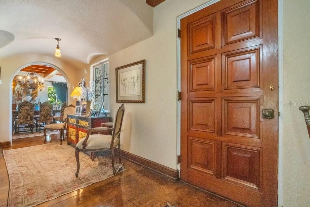 For Sale: $3,999,000 (5 beds, 4 baths, 5170 Square Feet)