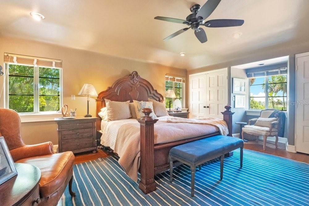 For Sale: $3,999,000 (5 beds, 4 baths, 5170 Square Feet)