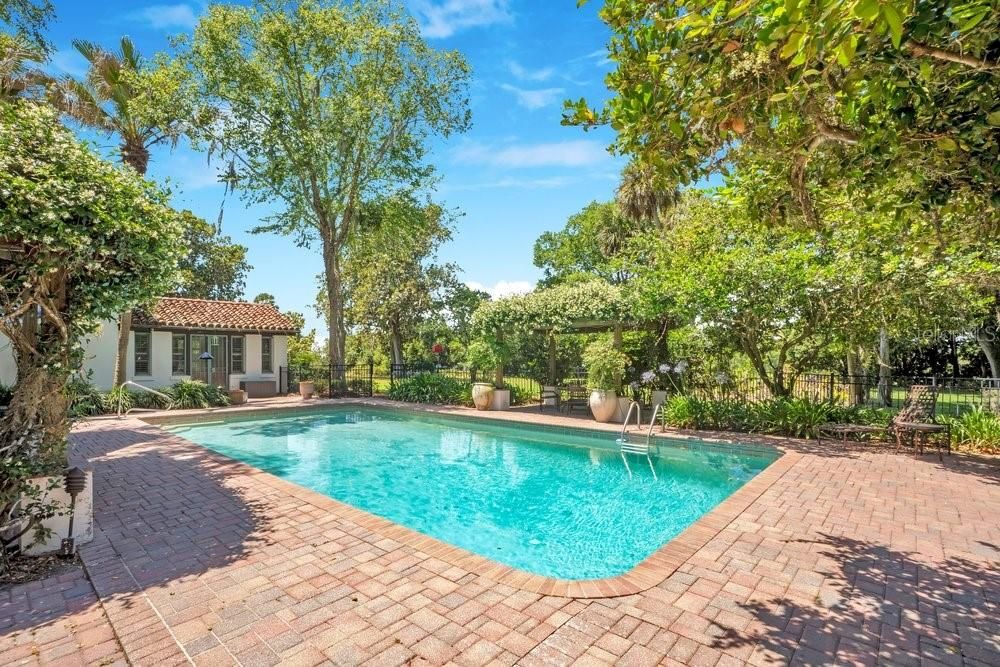 For Sale: $3,999,000 (5 beds, 4 baths, 5170 Square Feet)
