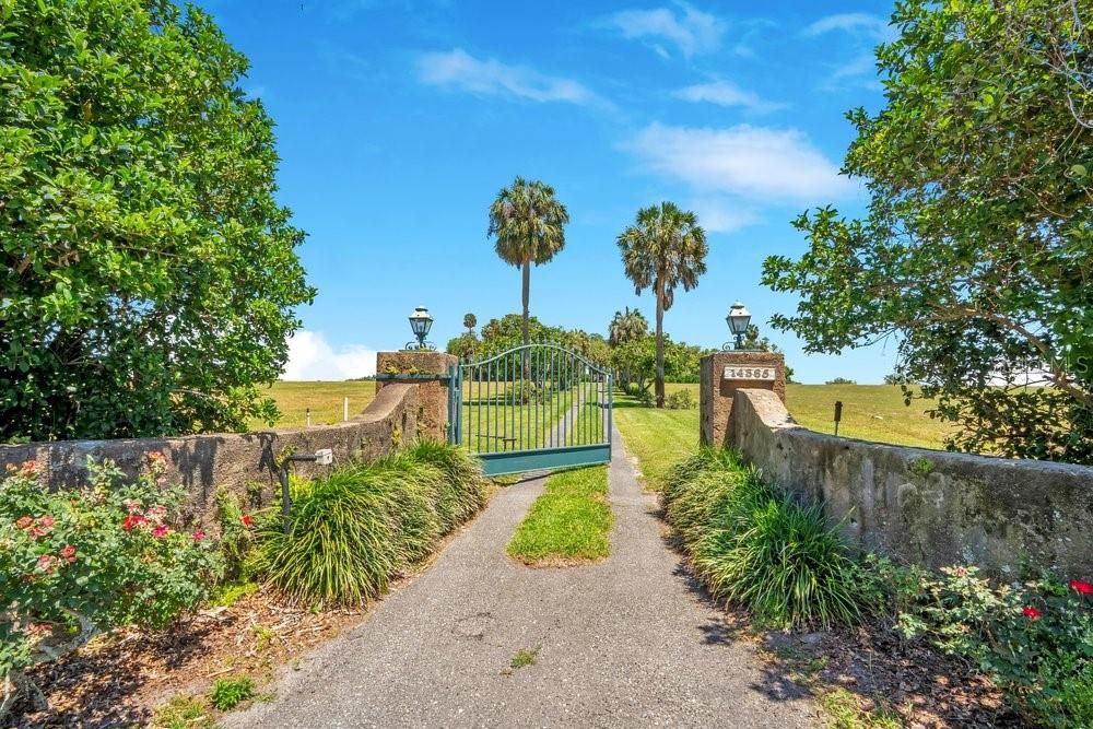 For Sale: $3,999,000 (5 beds, 4 baths, 5170 Square Feet)