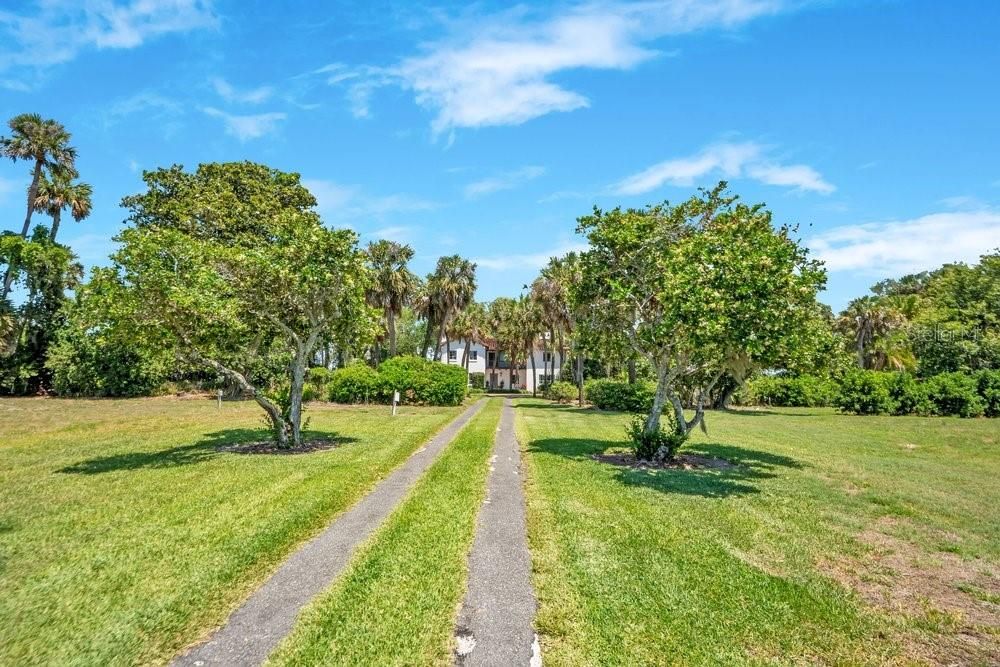 For Sale: $3,999,000 (5 beds, 4 baths, 5170 Square Feet)