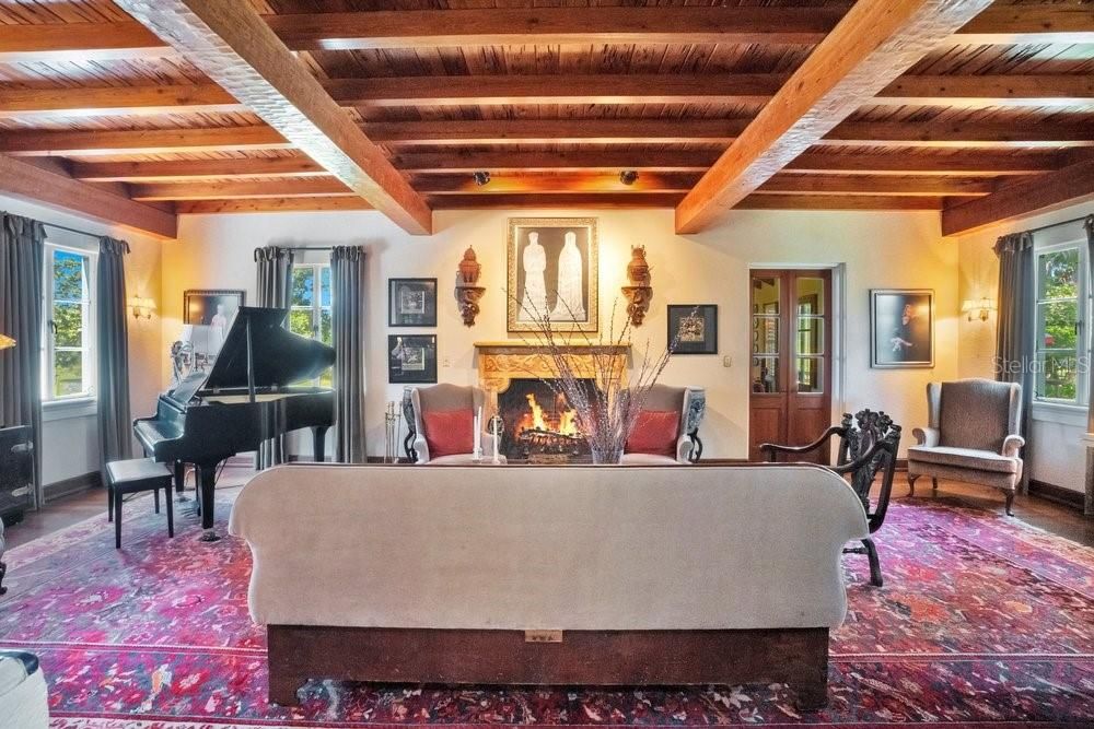 For Sale: $3,999,000 (5 beds, 4 baths, 5170 Square Feet)