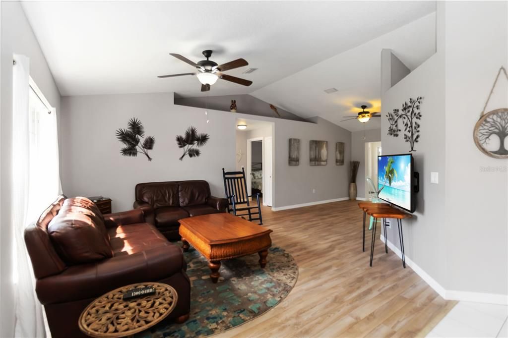 For Sale: $375,000 (3 beds, 2 baths, 1892 Square Feet)