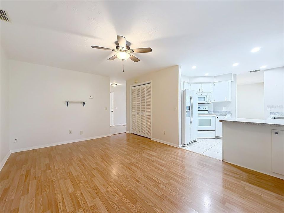 For Sale: $250,000 (2 beds, 2 baths, 1278 Square Feet)