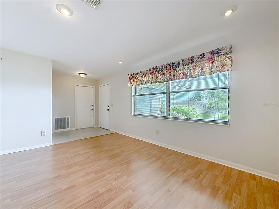 For Sale: $250,000 (2 beds, 2 baths, 1278 Square Feet)