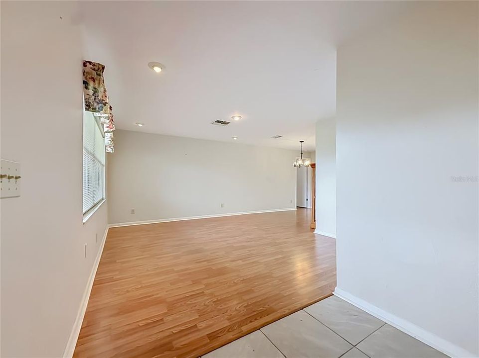 For Sale: $250,000 (2 beds, 2 baths, 1278 Square Feet)