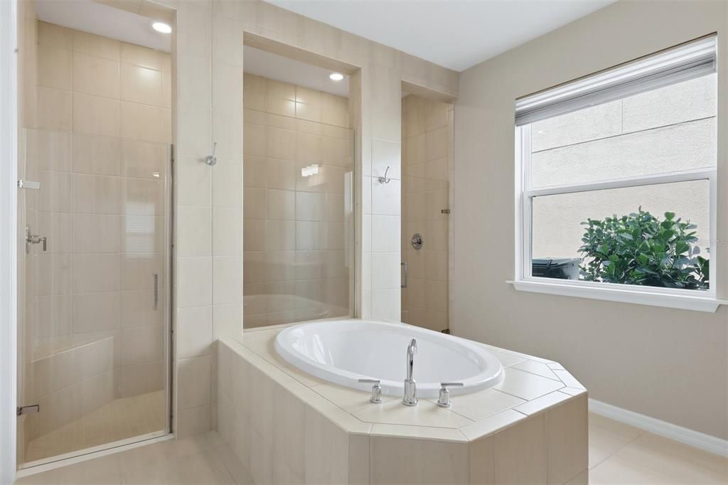 En Venta: $1,100,000 (5 camas, 4 baños, 3519 Pies cuadrados)