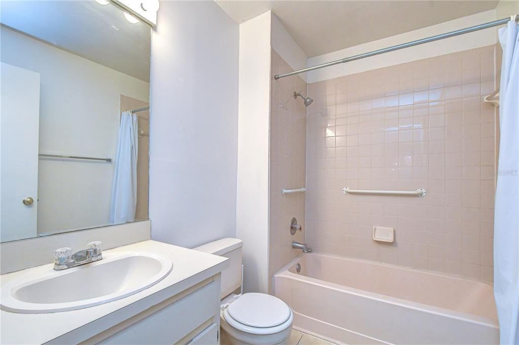 For Sale: $139,900 (2 beds, 2 baths, 943 Square Feet)