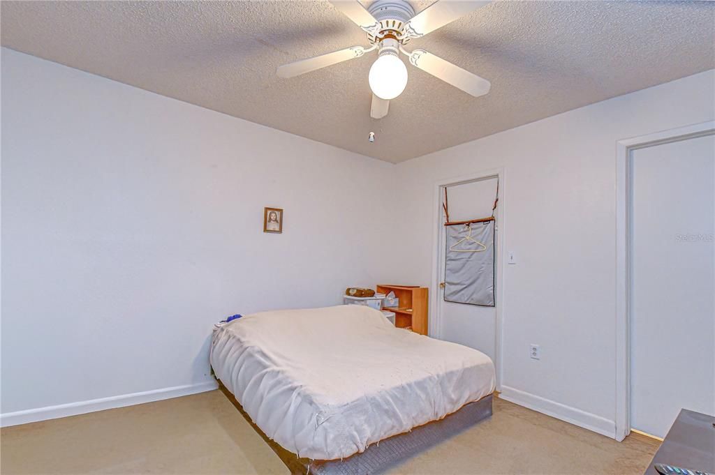 For Sale: $139,900 (2 beds, 2 baths, 943 Square Feet)