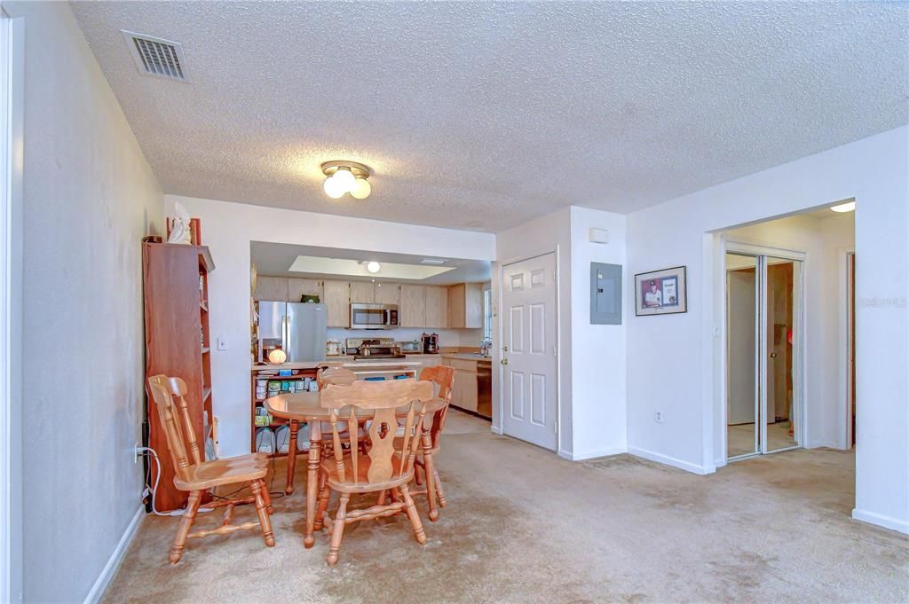 For Sale: $139,900 (2 beds, 2 baths, 943 Square Feet)