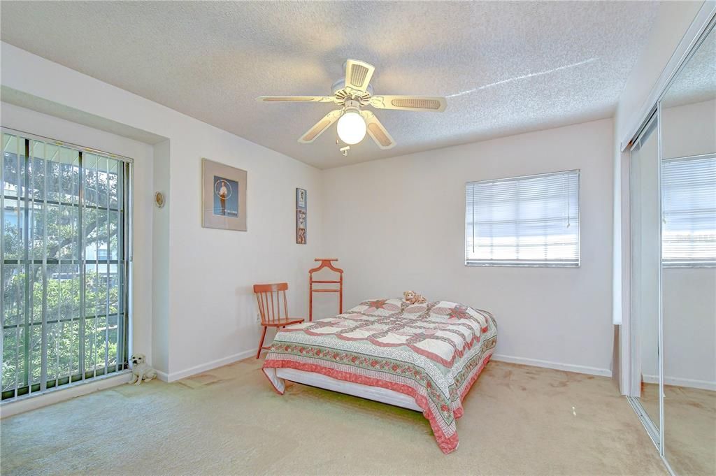 For Sale: $139,900 (2 beds, 2 baths, 943 Square Feet)