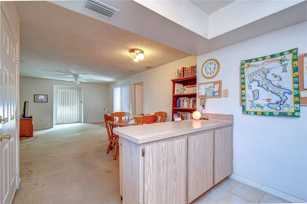 For Sale: $139,900 (2 beds, 2 baths, 943 Square Feet)
