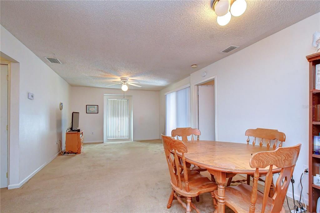 For Sale: $139,900 (2 beds, 2 baths, 943 Square Feet)